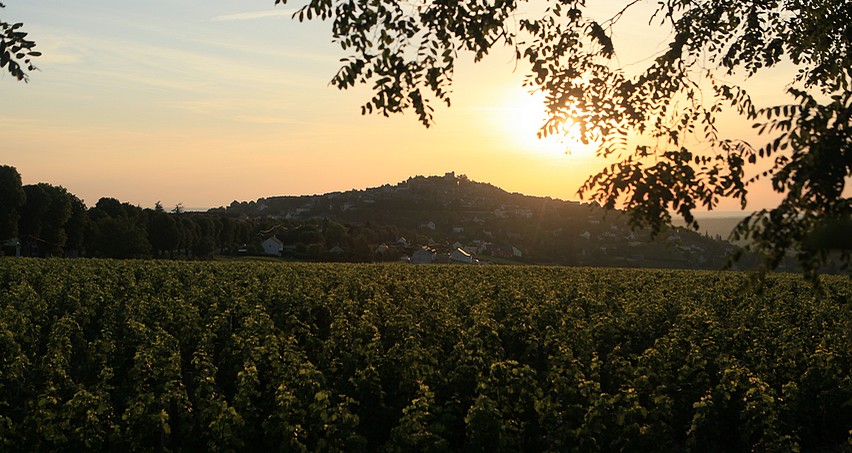 Coucher de soleil derrière la colline de Sancerre