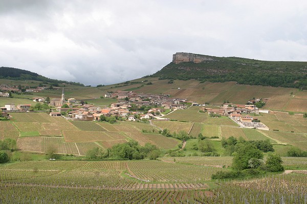Vergisson, village et roche vus depuis Les Courtelongs